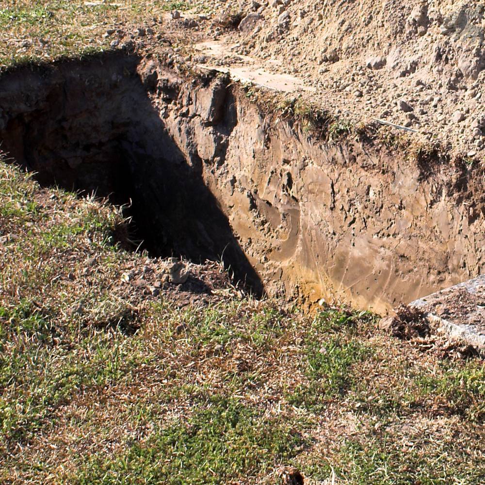 Zdjęcie: zdjęcie wykopanego grobu ziemnego